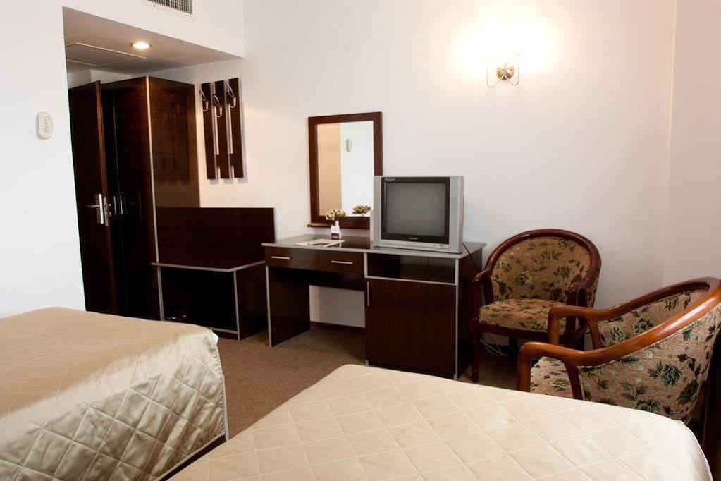 Denisa Hotel Otopeni Eksteriør billede