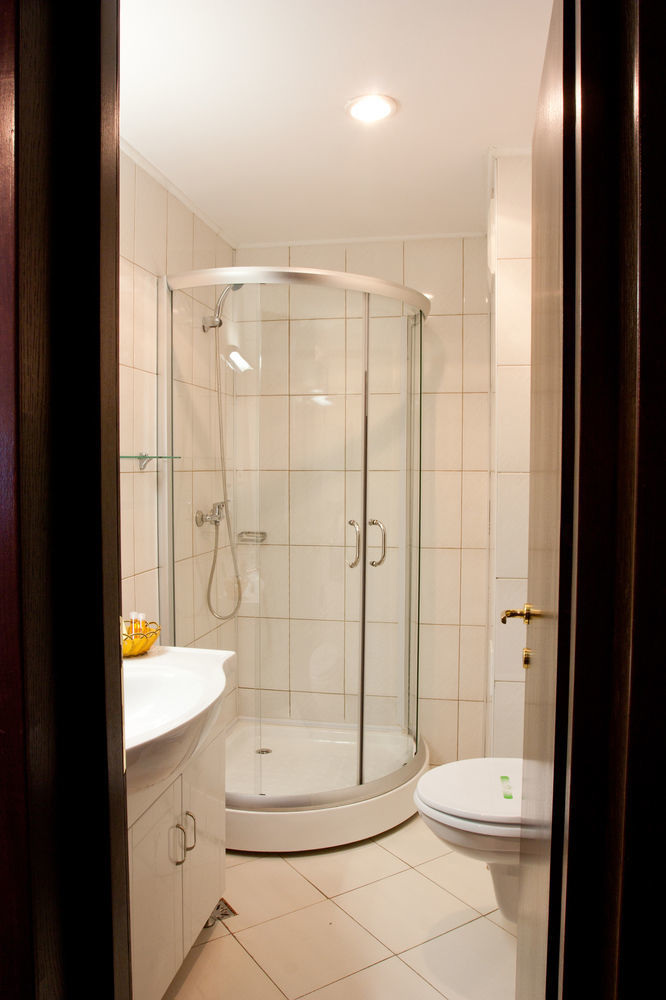 Denisa Hotel Otopeni Eksteriør billede